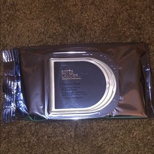 Estée Lauder makeup wipes